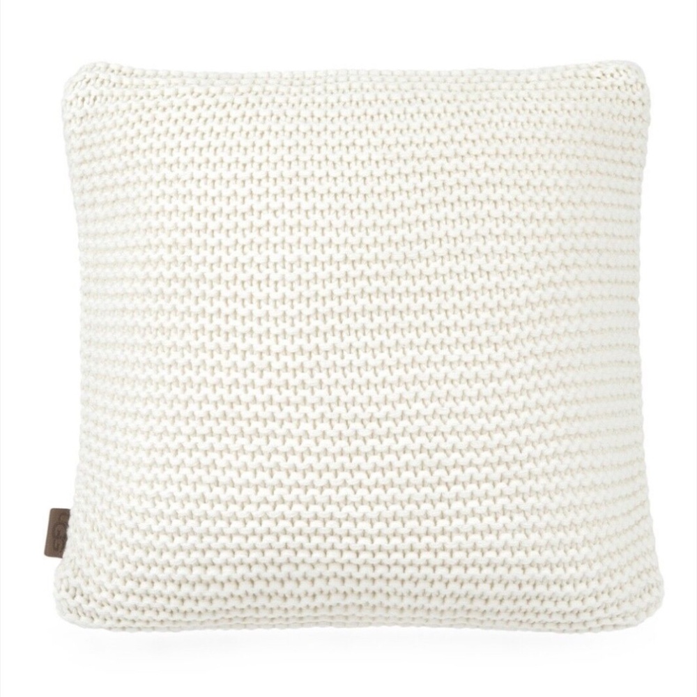 NWT UGG Snow Creek Throw PILLOW Cream RARE FIND!